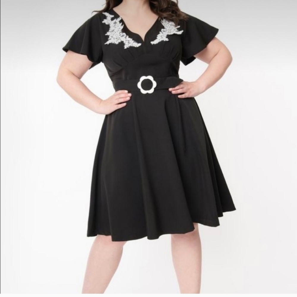 Unique Vintage black dress size 10-12